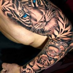 tatuagem tigre de olhos azuis